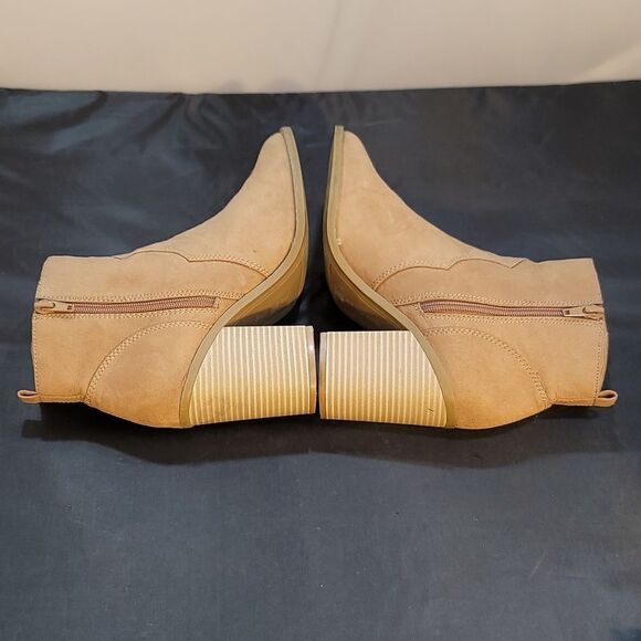 EXPRESS BLOCK HEEL POINTED TOE SLIP-ON WOMEN"S BOOTIE - Picture 9 of 15